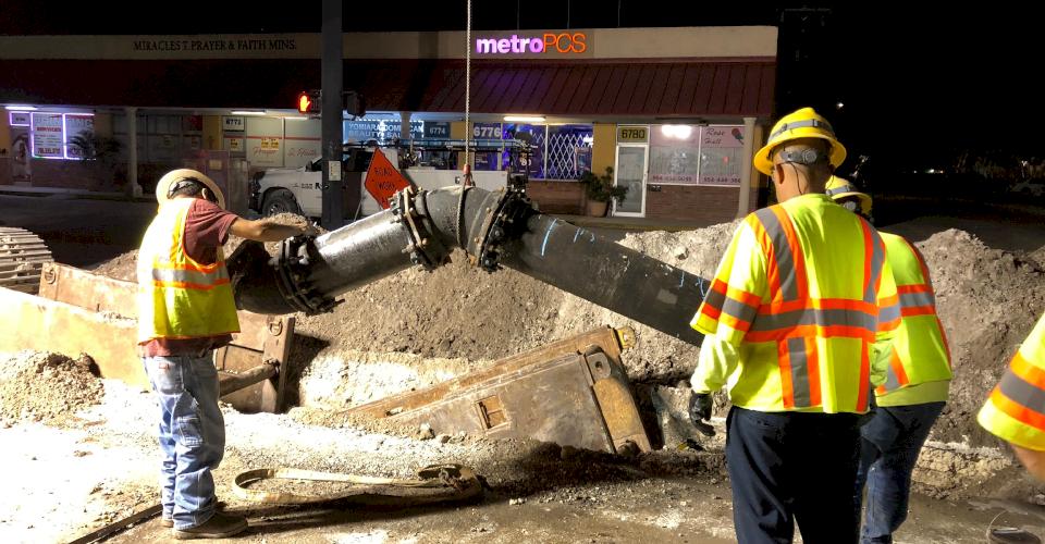 Working through the night, crews install Ductile iron pipe in Miami, FL.