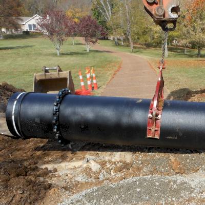 Tongs are used to lift 24" Tyton Joint pipe..